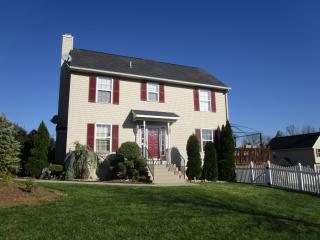 975 Ramblewood Ln, Bethlehem, PA 18017-6300