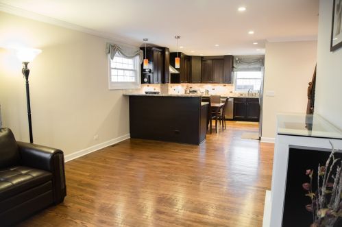 9011 Mansfield Ave, Morton Grove, IL 60053-2442