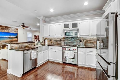 8730 Foxhollow Dr, Anaheim CA  92808-1674 exterior