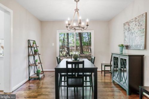 5502 Kings Park Dr, Springfield VA  22151-1106 exterior