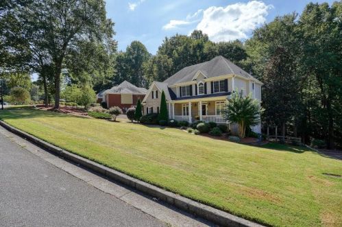 205 Jeffrey Dr, Holly Springs, GA 30188-2323
