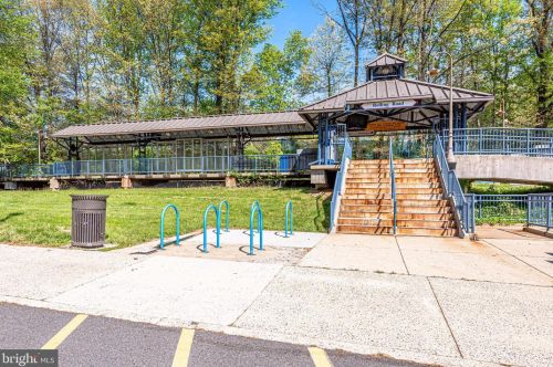 5838 Kara Pl, Springfield VA  22015-3327 exterior