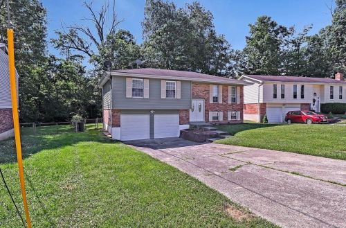 9816 Greenriver Dr, Cincinnati, OH 45231-2011