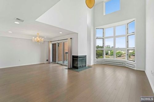 309 Nelson Ct, Edgewater, NJ 07020-1632