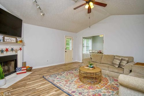 325 Shelley Ln, Locust Grove, GA 30248-4574