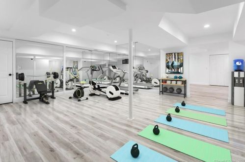 30 Carrington Dr, Greenwich CT  06831-3119 exterior