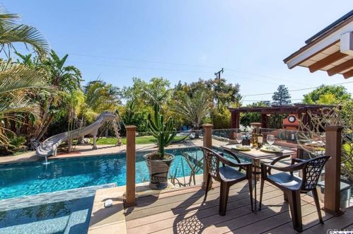 2328 Chapman Rd, Glendale CA  91214-3013 exterior