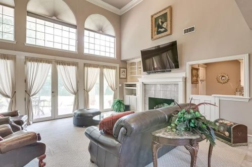 2212 Vly Vw Dr, Cedar Hill TX 75104-6712 exterior