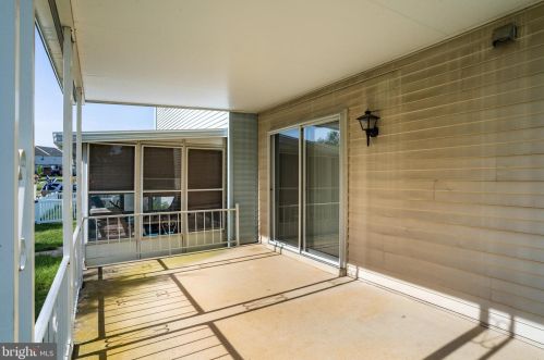 402 Coreopsis Dr, Lancaster PA  17602-1143 exterior