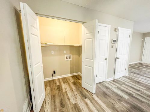 3267 Creekwood Dr, Rex GA 30273-2117 exterior