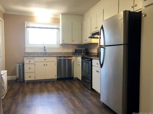 1004 Summer Hill Dr, Wapping, CT 06074-2862