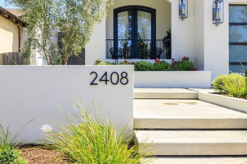 2408 Pine Ave, Manhattan Beach, CA 90266-2837