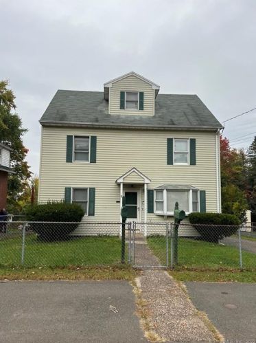 9 Omo St, Middletown, CT 06457-3825