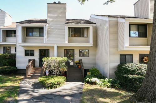 60 Spice Hill Dr, Wallingford, CT 06492-4331