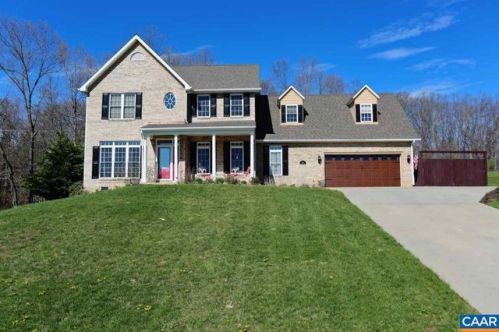 909 Geoffrey St, Staunton, VA 24401-5065
