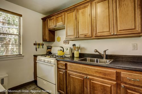 101 Manor Dr, Tinton Falls, NJ 07701-2463