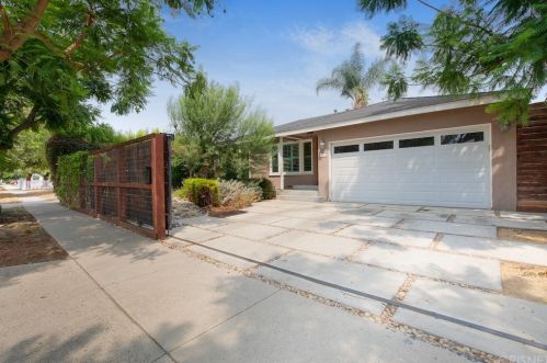 6604 De Celis Pl, Van Nuys, CA 91406-5710
