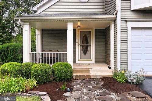 13610 Soft Breeze Ct, Herndon, VA 20171-4018