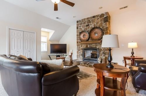 35 Sand Hill Ln, Glastonbury, CT 06033-2579