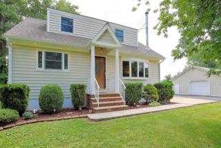 10 Newberry St, Bridgewater, NJ 08807-3319