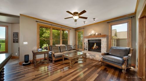 1910 Parkside Dr, Sycamore IL  60178-3315 exterior
