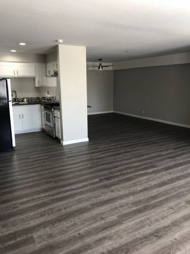 7581 Warner Ave, Huntington Beach CA  92647-5705 exterior