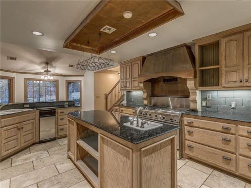 13701 Deep Fork Pt, Edmond, OK 73013-8518