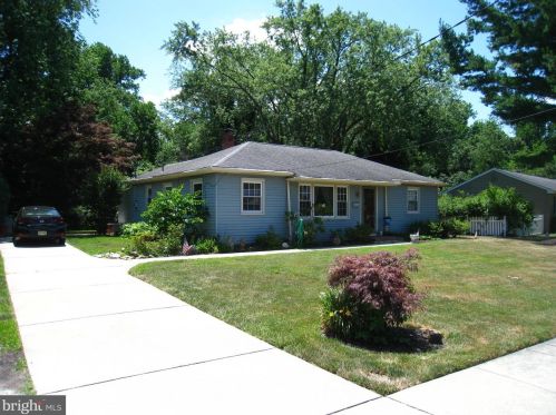 8 Temple Ave, Stratford, NJ 08084-2012