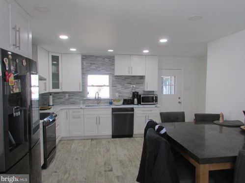 737 Byberry Rd, Philadelphia, PA 19116-2137