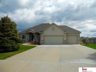 4002 Fox Ridge Cir, Bellevue, NE 68123-3750