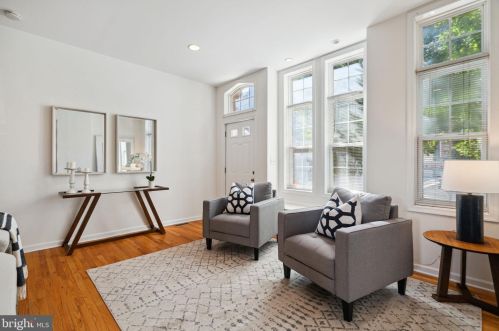 915 20th St, Philadelphia, PA 19130-1540