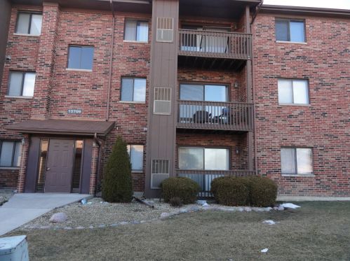 15709 Peggy Ln, Oak Forest, IL 60452-3187