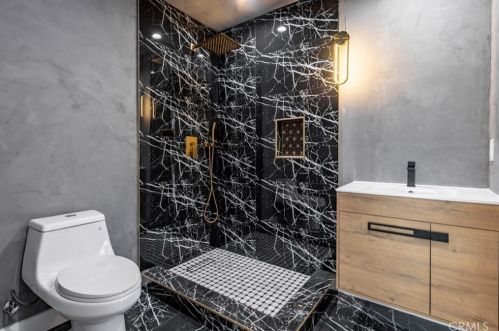 4731 El Segundo Blvd, Hawthorne CA  90250-4202 exterior