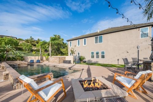 18458 Lakepointe Dr, Riverside CA  92503-0252 exterior