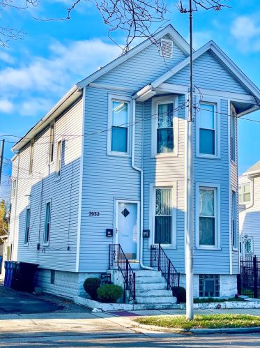 2932 Shields Ave, Chicago, IL 60616-2639
