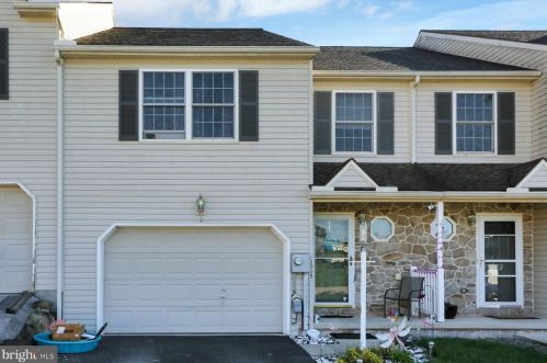 2005 Shaffer Cir, York, PA 17315-4758