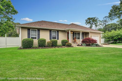 104 Chestnut Dr, Lacey Township, NJ 08734-2319