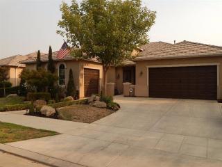 3334 Rall Ave, Clovis, CA 93619-5204