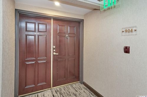 343 Pioneer Dr, Glendale, CA 91203-1786