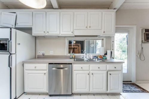 6227 Hunting Creek Rd, Atlanta GA  30328-3322 exterior