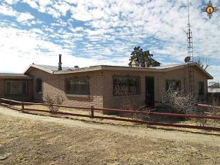 680 Arrowhead Dr, Deming, NM 88030-8763