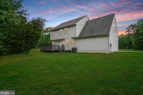 9704 Hickory Hill Dr, Fredericksburg, VA 22408-7738