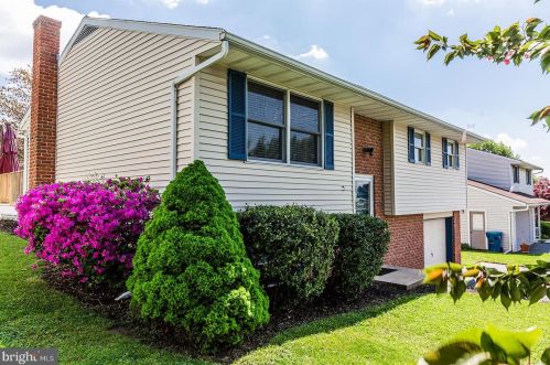 333 Barberry Dr, Lancaster, PA 17601-1361