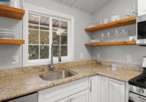 2245 Krueger Dr, Concord CA  94520-1750 exterior