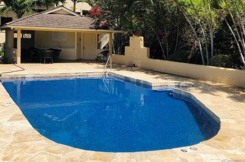 1414 Hoakoa Pl, Honolulu HI  96821-1160 exterior