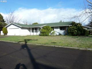 445 Regents Pl, Winchester Bay, OR 97467-1744