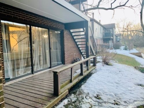 238 Brookside Ln, Willowbrook IL  60527-2909 exterior