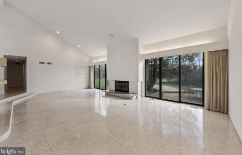 1 Hemlock Ct, Princeton NJ  08540-4708 exterior