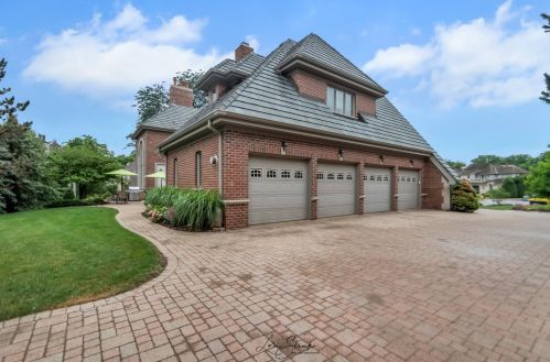 305 Ambriance Dr, Willowbrook IL  60527-0803 exterior