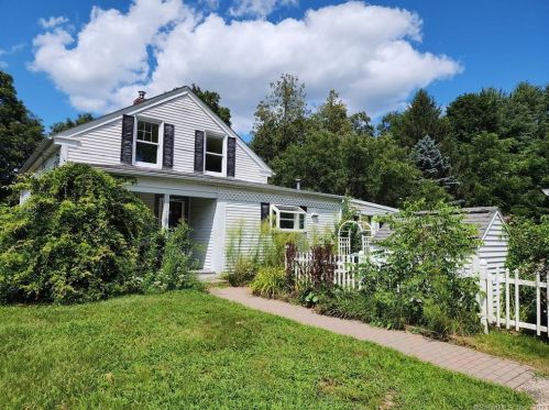 7 Berr Ave, Ellington, CT 06029-3301